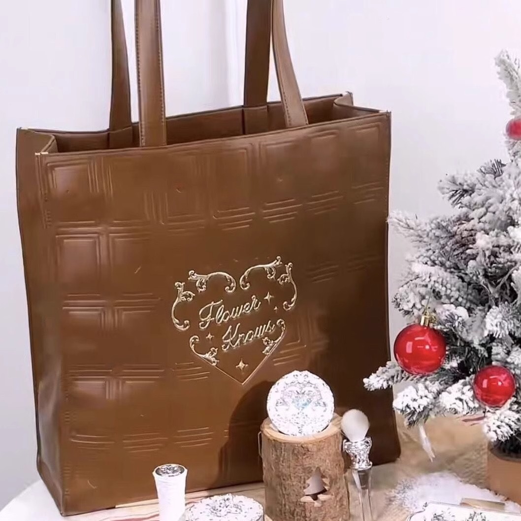 Flowerknows トラベルトートバッグ ピンク クロス - Leatherwork Flowers のレビューと価格