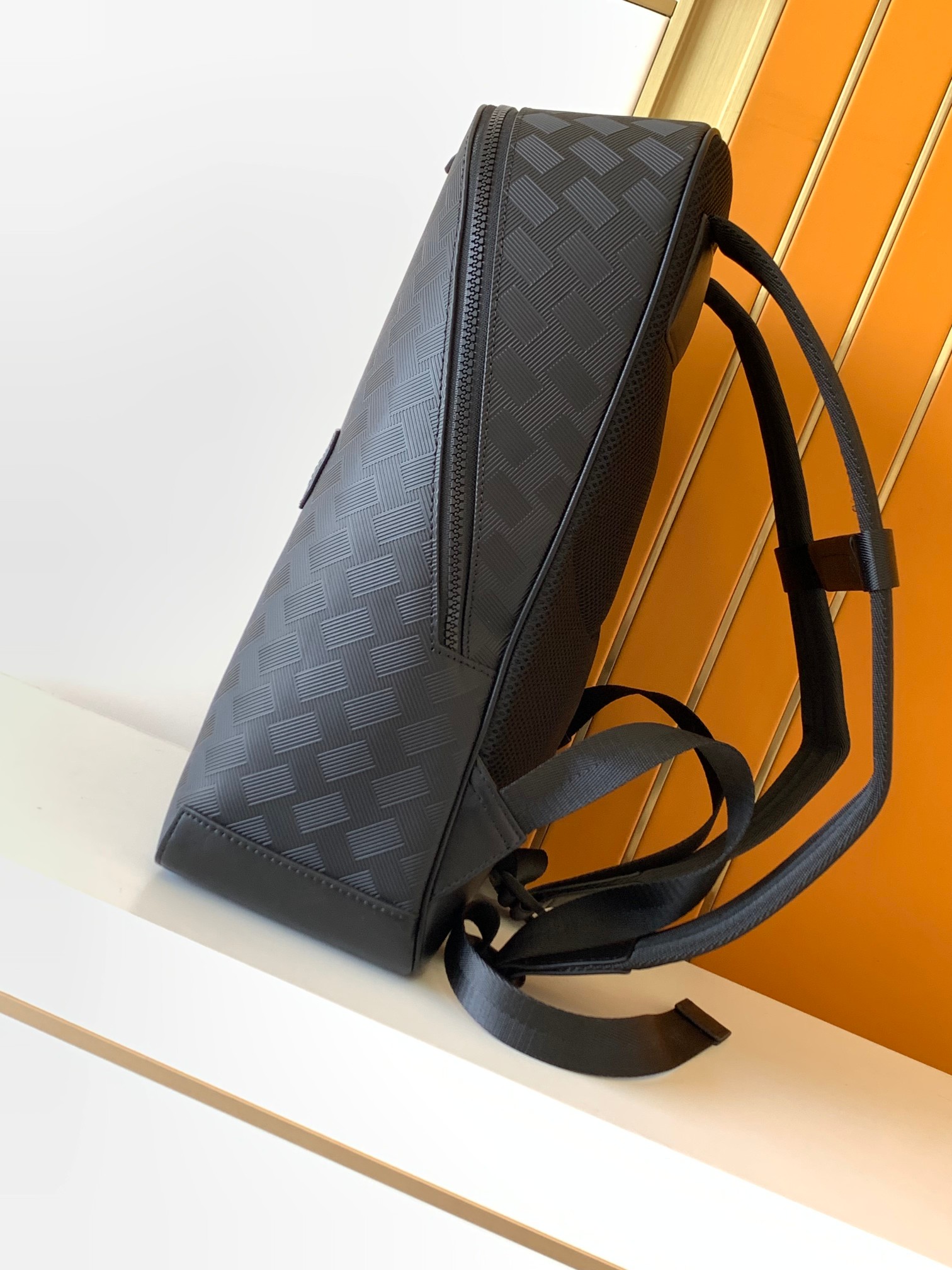 ミニマリストブラックエンボス加工バックパックメンズスタイリッ - Leather Work Rucksack のレビューと価格