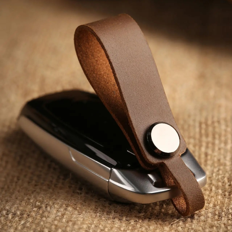 カスタムロゴ入り本革キーホルダー メンズ レディース ヴィン - Leatherwork Keychain のレビューと価格